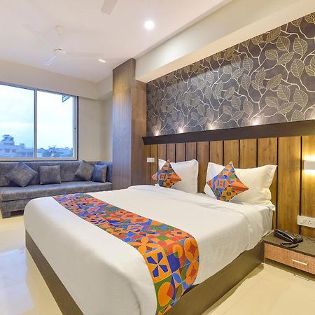 Fabhotel The Max Glory 印多尔 外观 照片