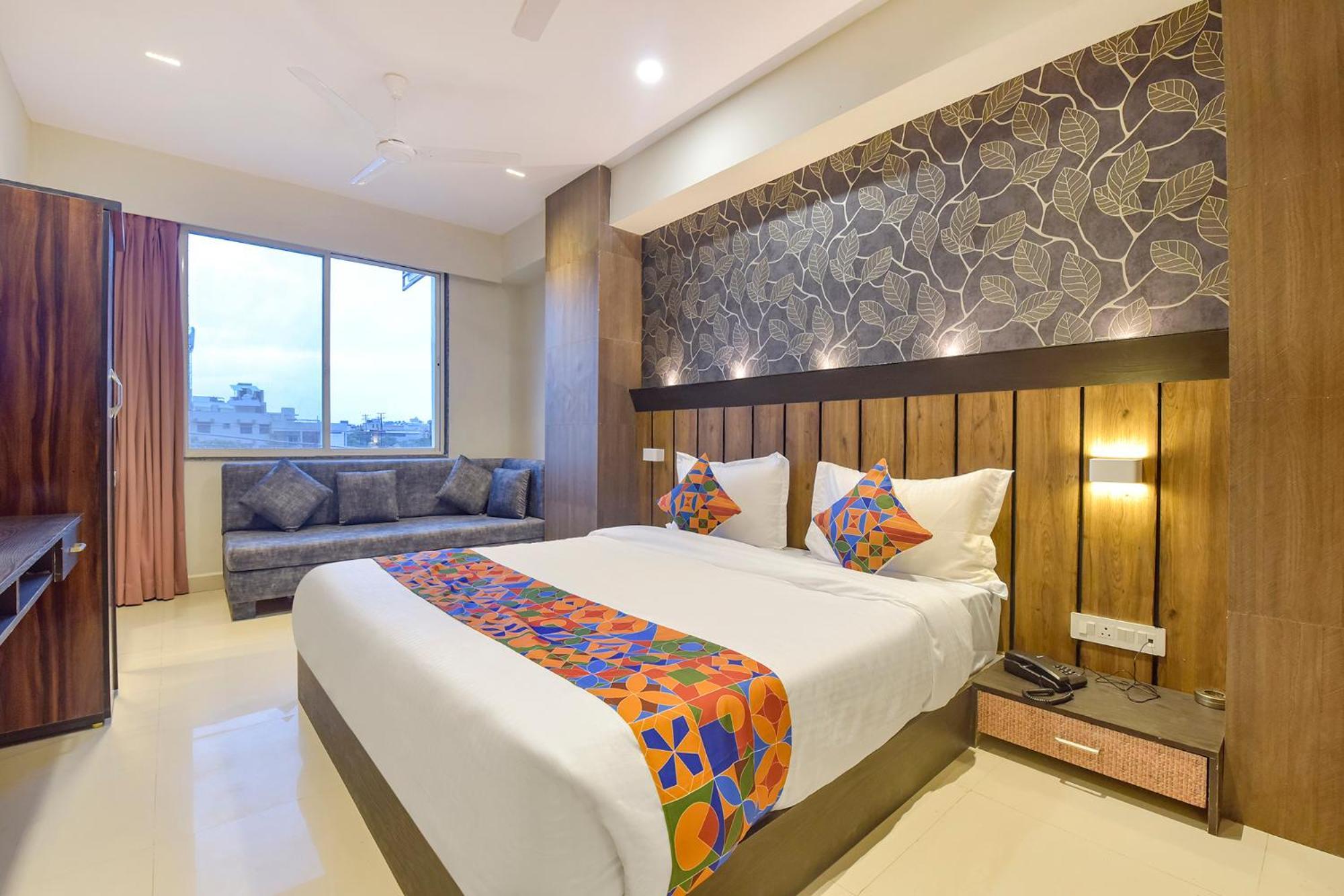 Fabhotel The Max Glory 印多尔 外观 照片