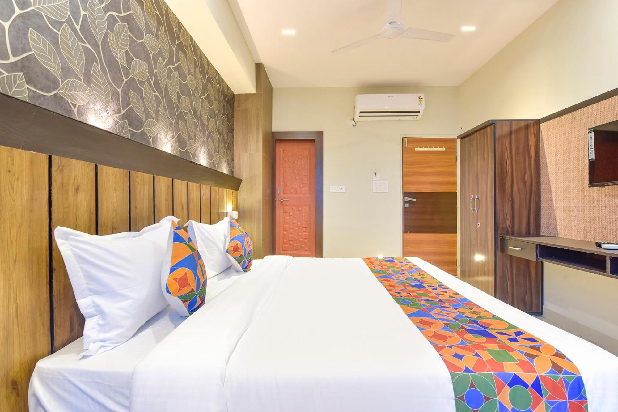 Fabhotel The Max Glory 印多尔 外观 照片