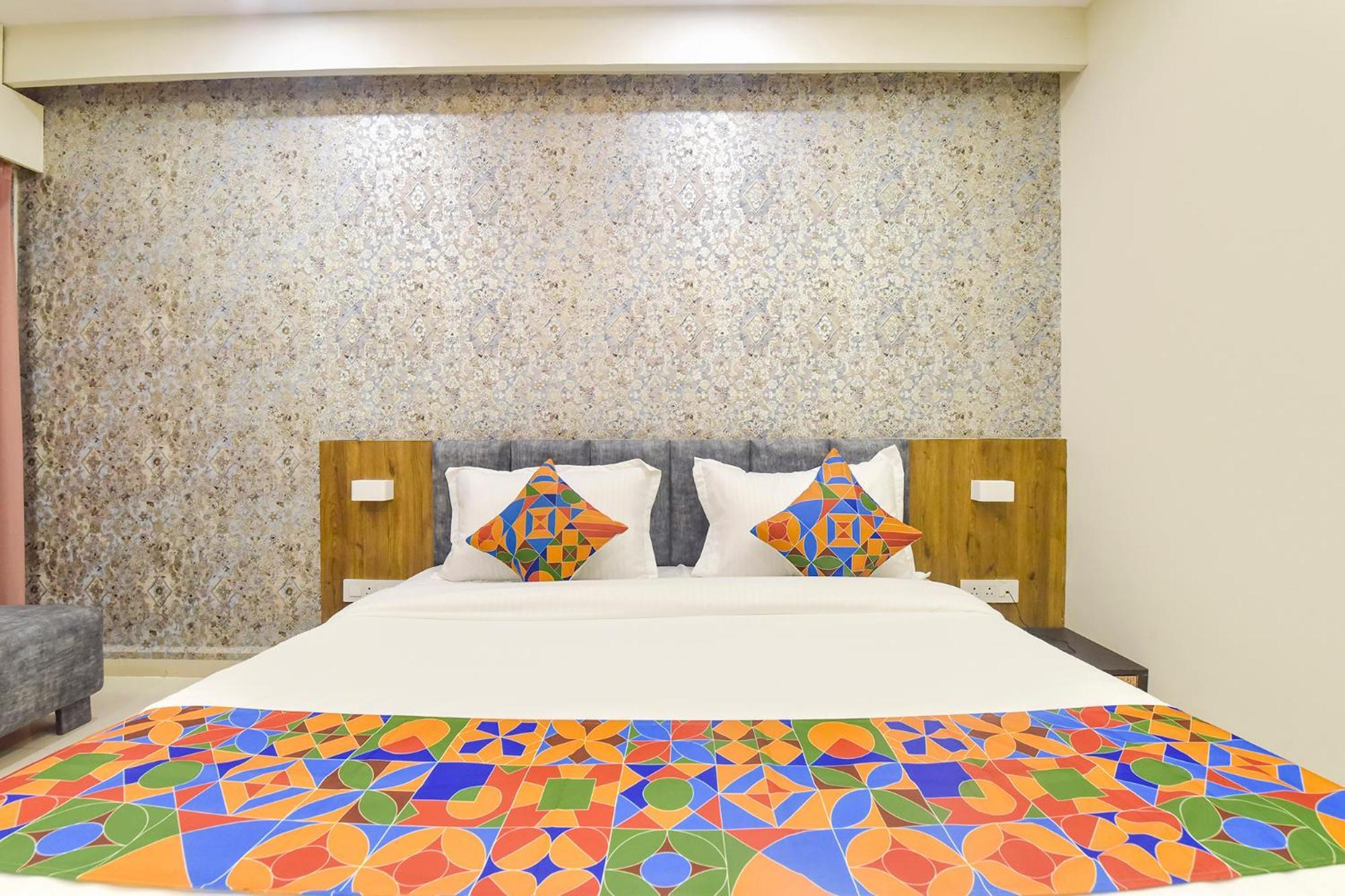 Fabhotel The Max Glory 印多尔 外观 照片