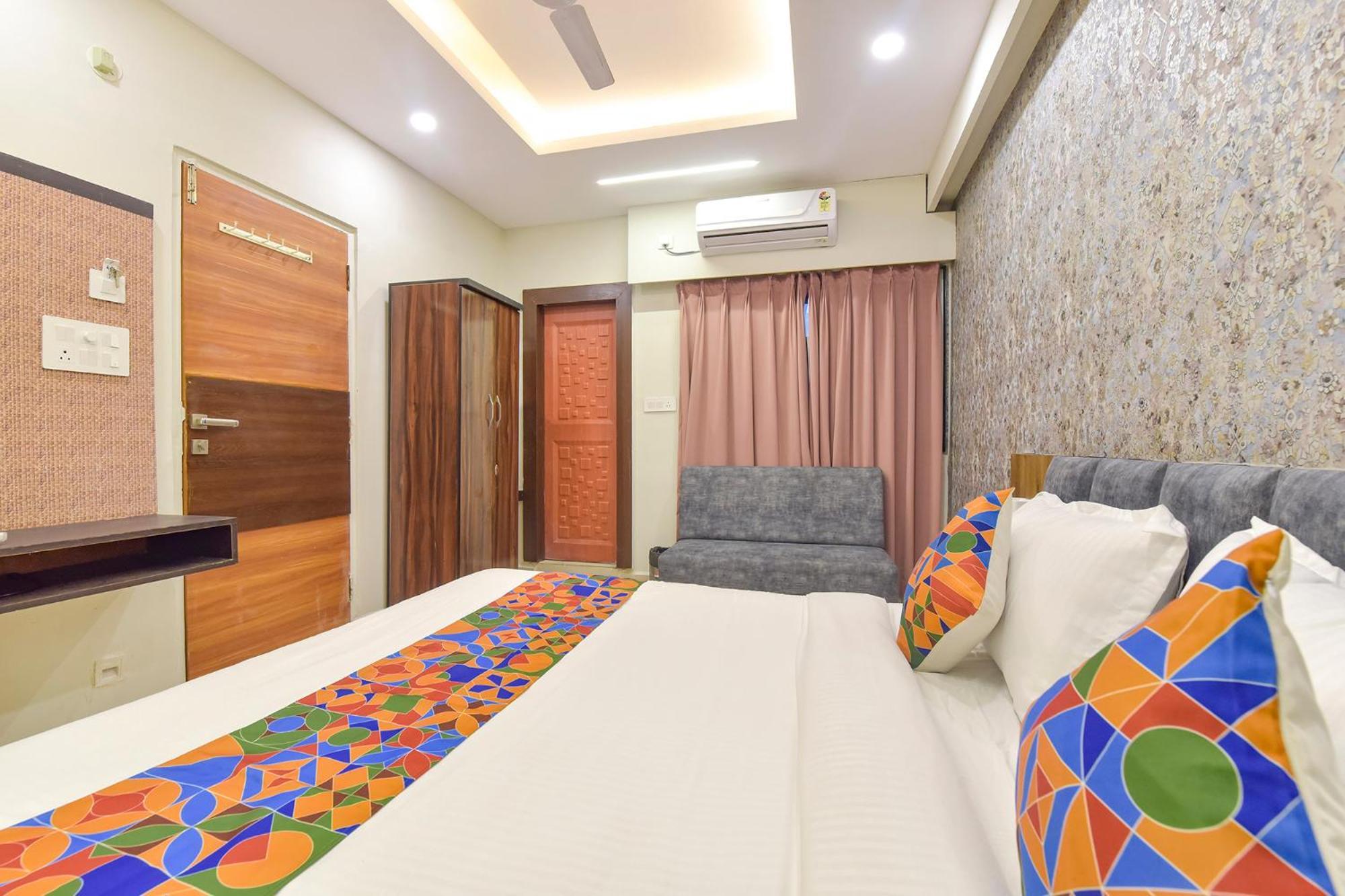 Fabhotel The Max Glory 印多尔 外观 照片