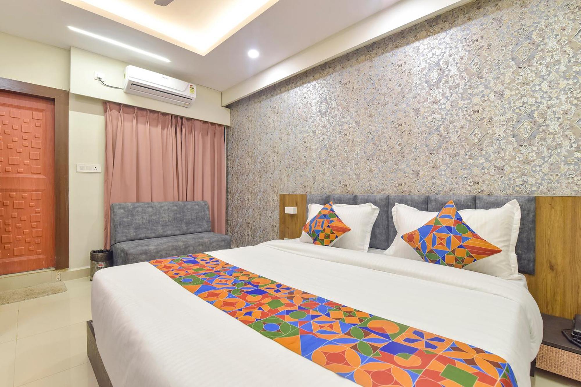 Fabhotel The Max Glory 印多尔 外观 照片