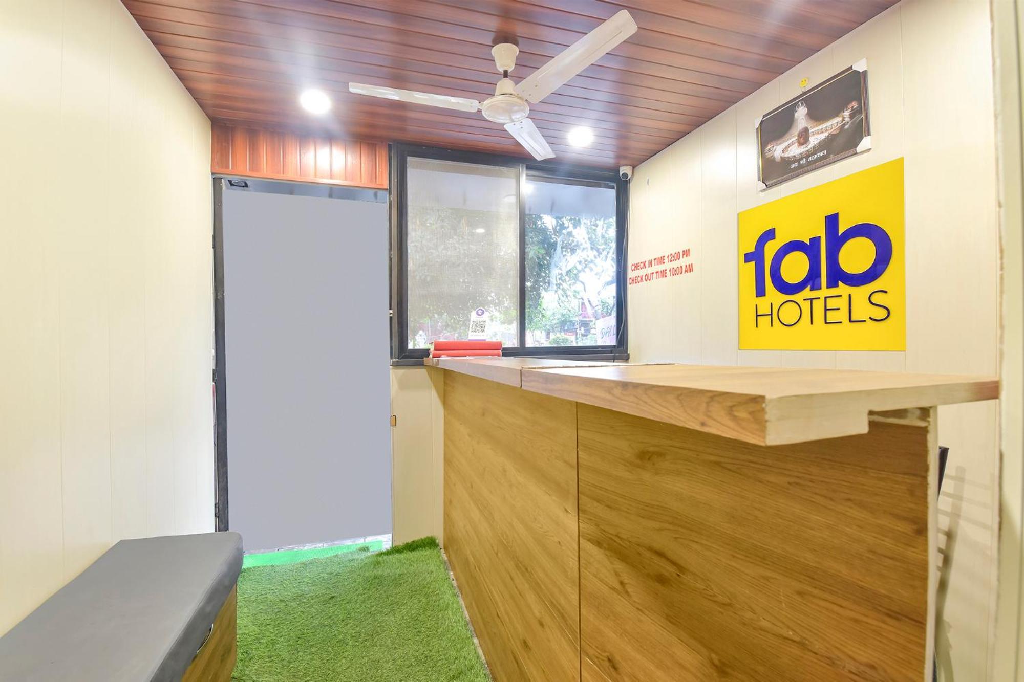 Fabhotel The Max Glory 印多尔 外观 照片