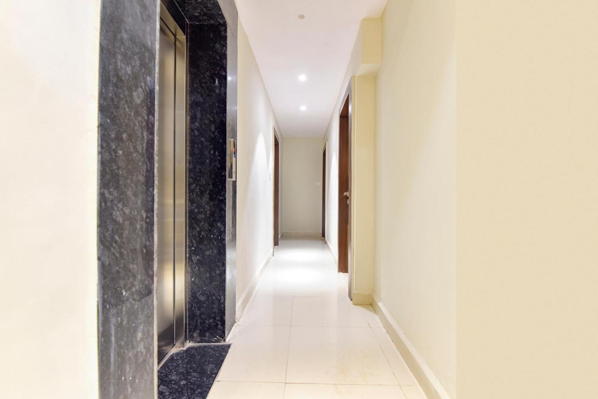 Fabhotel The Max Glory 印多尔 外观 照片